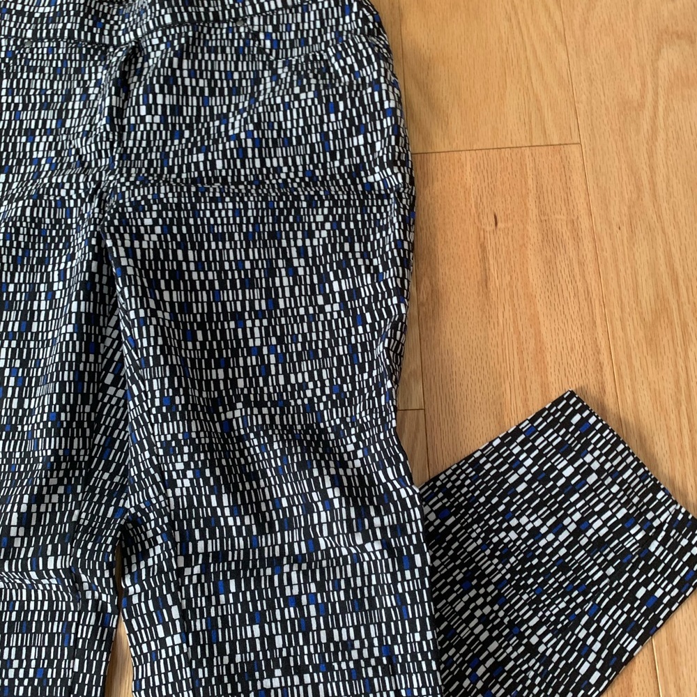 Small black/white/blue vintage form fitting bottom